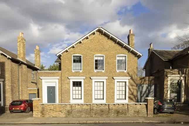 Detached House for Sale in Peckham SE15