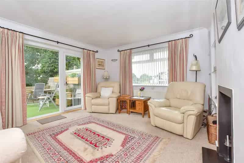 2 Bedroom Detached Bungalow for Sale Near Tenterden High Street