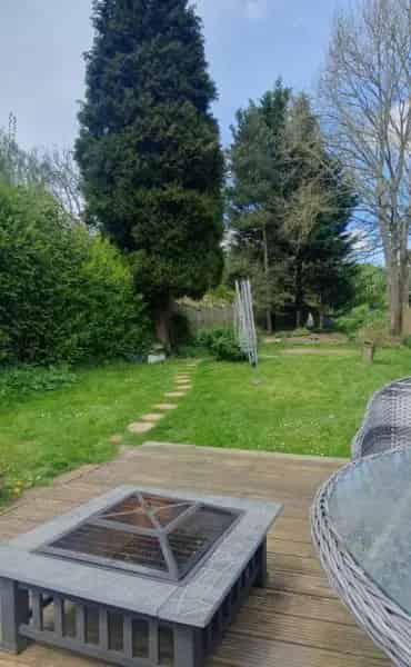 3 Bed House Cottage with Large Garden and Sheds