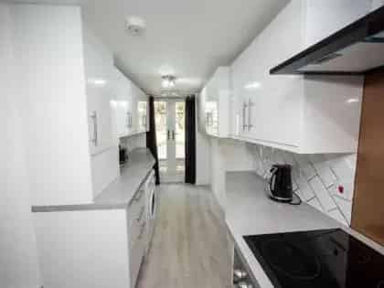 6 Bedroom House Birmingham Modern Open Plan Kitchen Near Train Station
