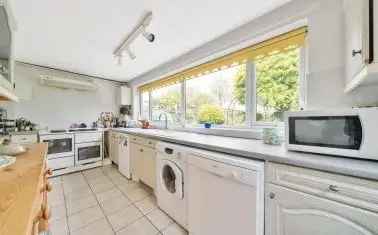 Spacious 3-Bedroom Semi-Detached Home in Honiton