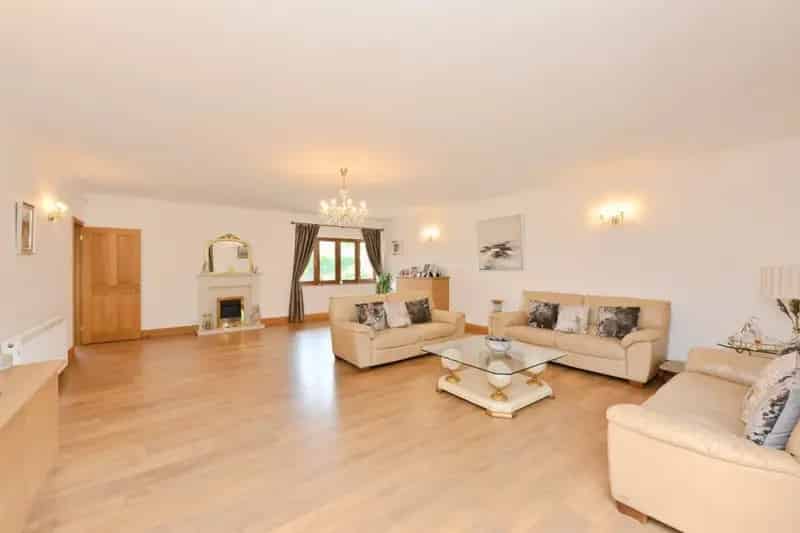 5 Double Bedroom Detached House in Broxbourne
