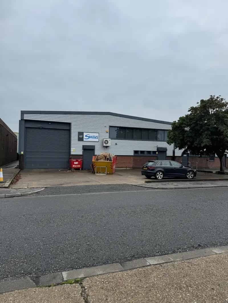 Refurbished Industrial Unit Near J25 M1