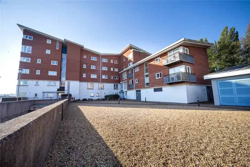 1 Bedroom Apartment to Rent Near Ferry Road Retail Park