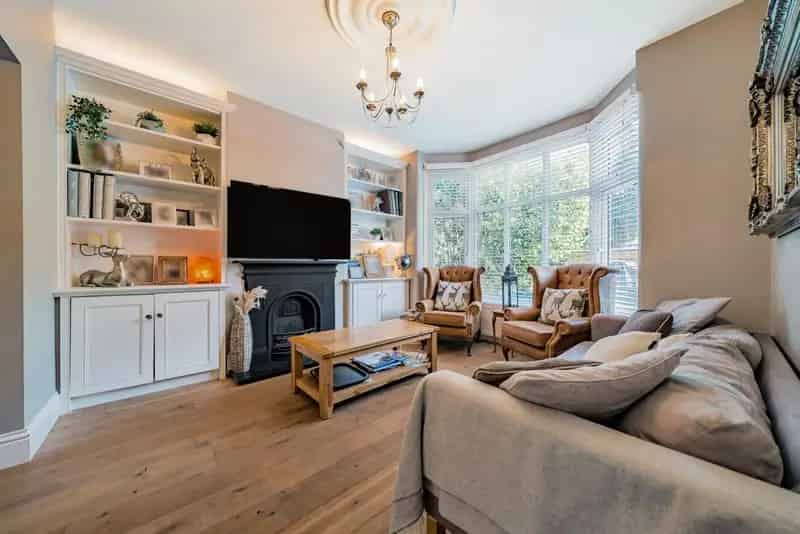 5 Double Bedroom House Stunning Master Ensuite Tastefully Refurbished
