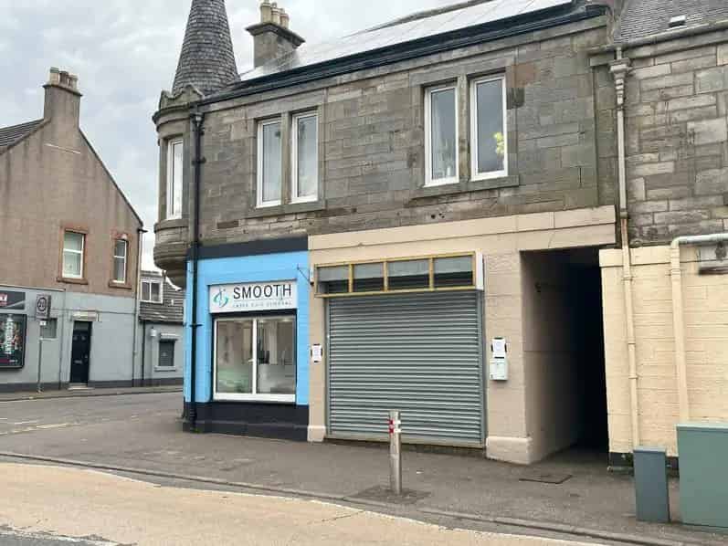 Retail Unit with Treatment Rooms and Staff Facilities
