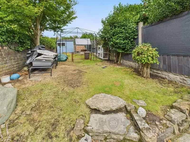 2 bed house for sale