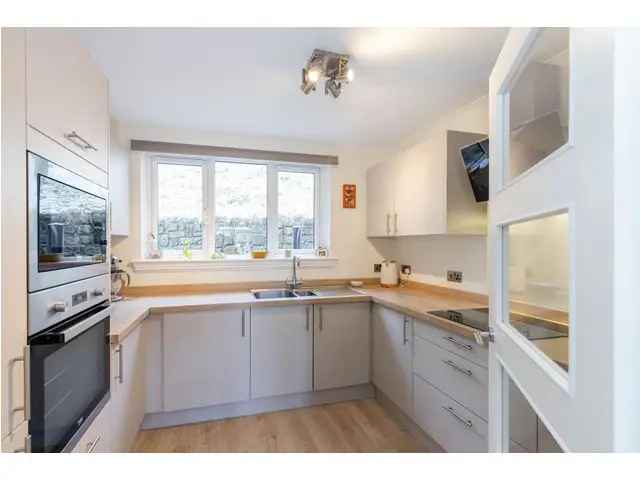 2 Bedroom Flat for Sale in Trinity, Edinburgh