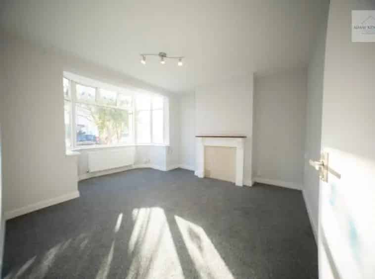 2 bed flat for sale
