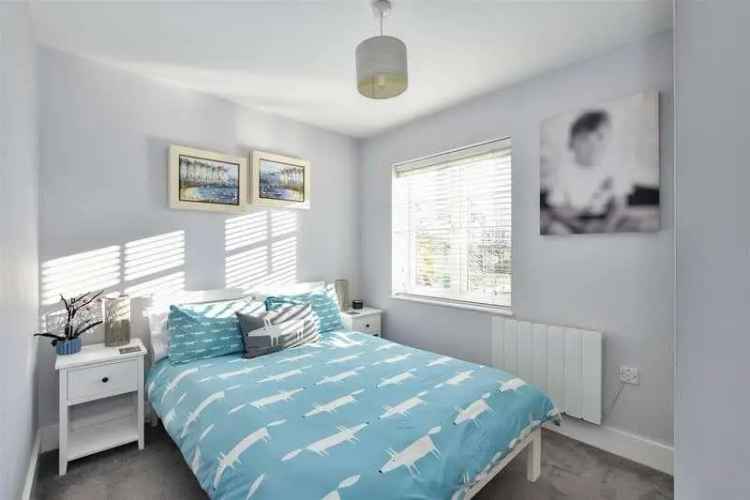 2 bed flat for sale