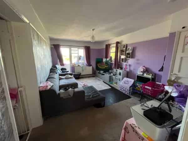 Large 2 Bed Top Floor Flat 2 Balconies New Kitchen