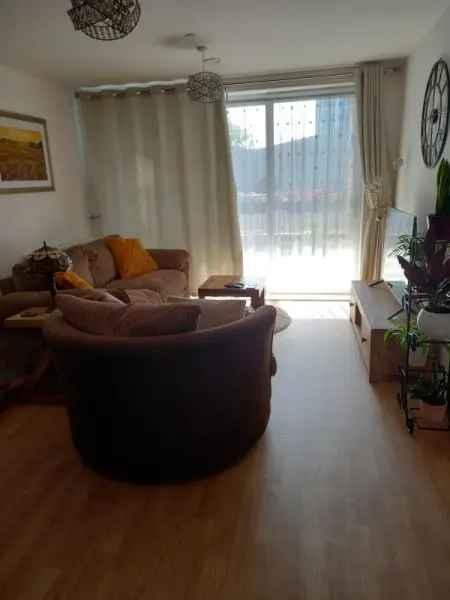 Flat For Rent in Crawley, England