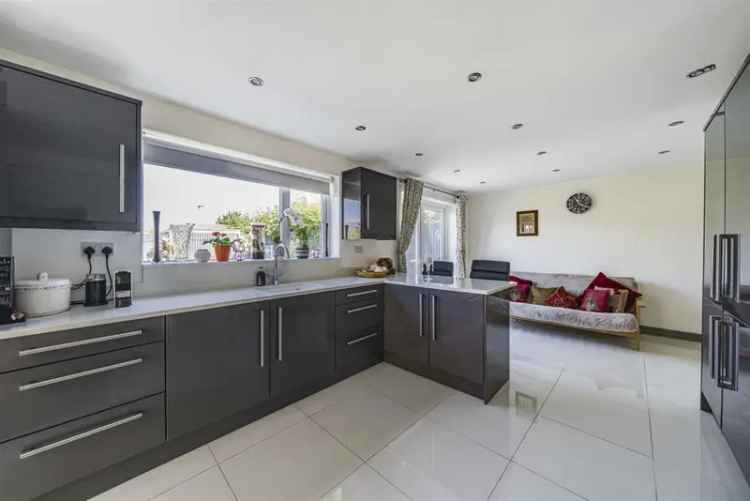 4 Bedroom Detached House for Sale in Bedford Putnoe