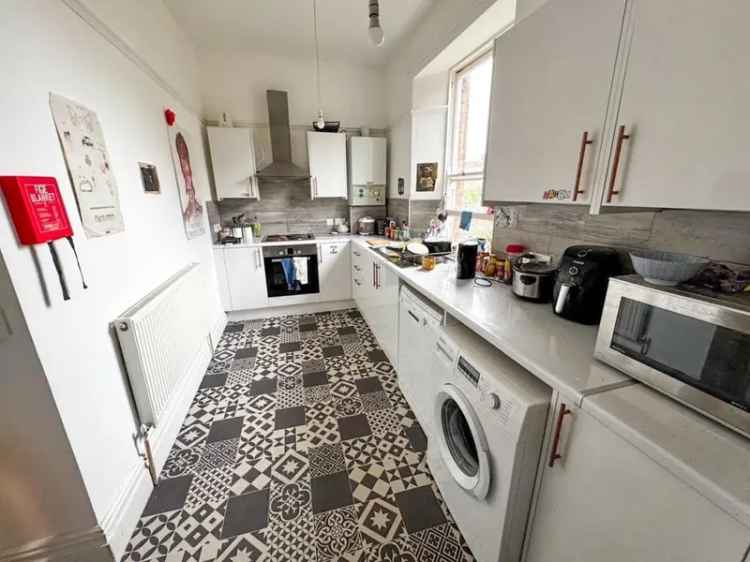 6 Bedroom Student Maisonette Near University