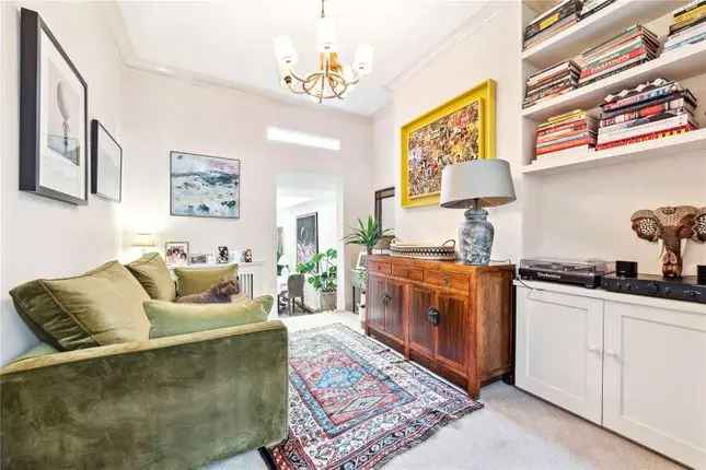 Stunning 4-Bedroom House in Brewster Gardens London W10