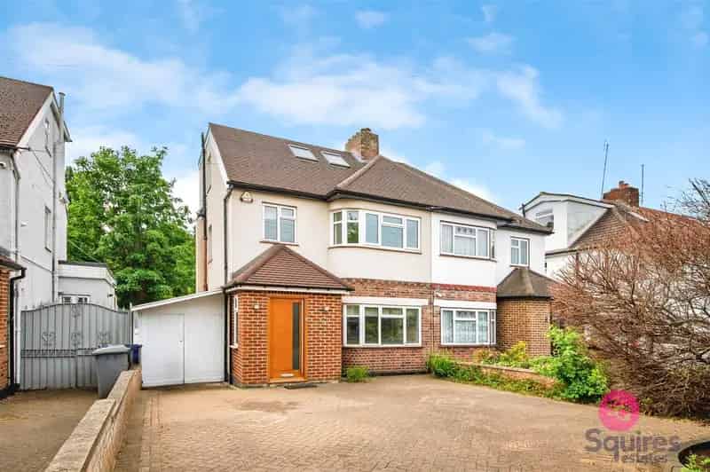 4 Bedroom Semi Detached House To Rent