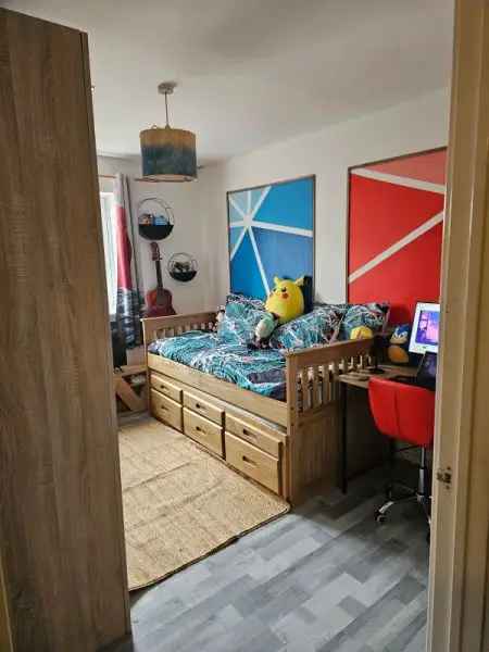 Family Home near Schools and Parks