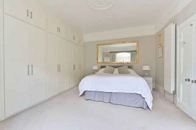 Flat for sale in Leopold Road, Wimbledon Village, London SW19