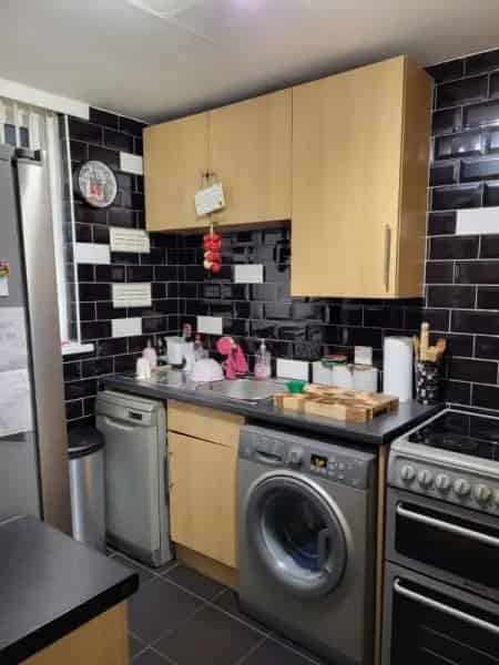 One Bed Flat in Private Block