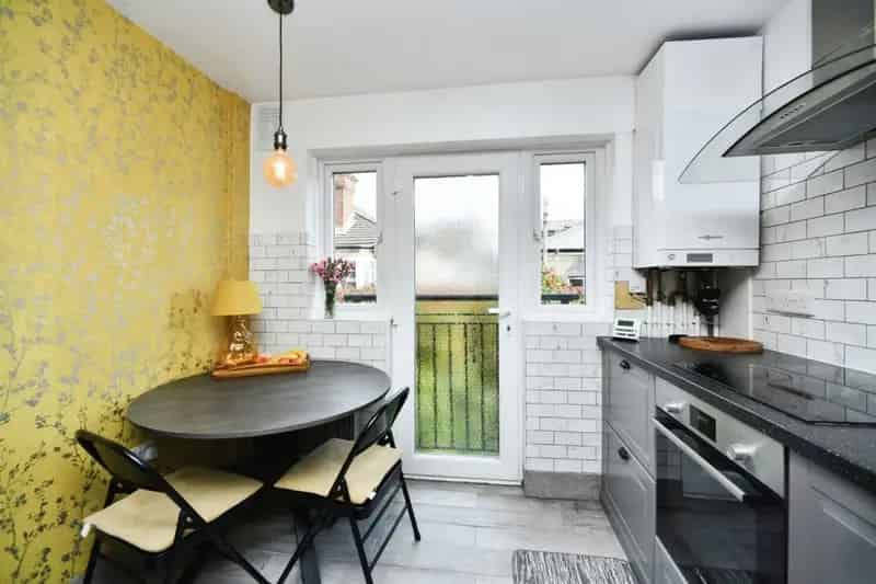 Refurbished 2-Bed Flat near Brighton Station