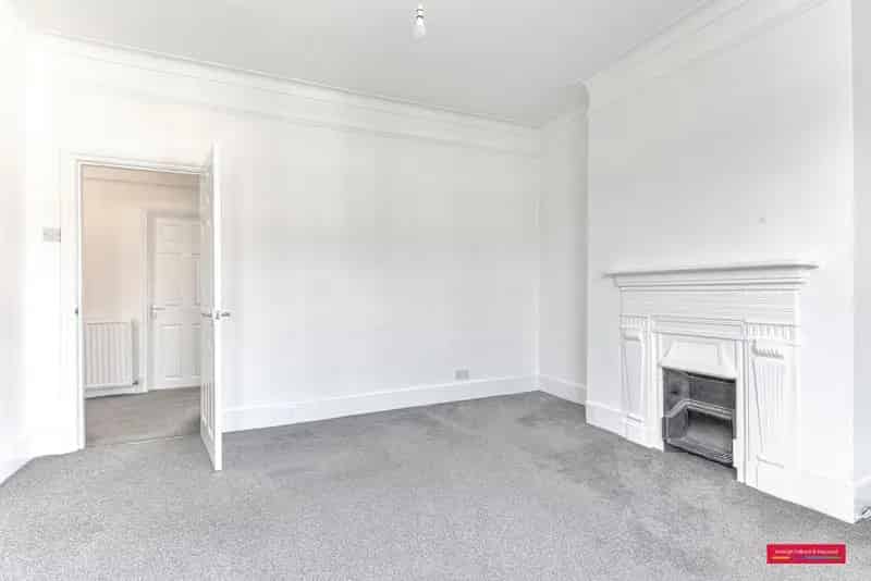 Charming 2-Double Bed Flat in Catford Near Amenities and Transport
