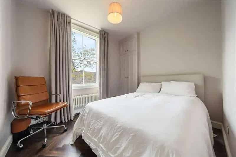 2 Bed Flat for Sale in De Beauvoir