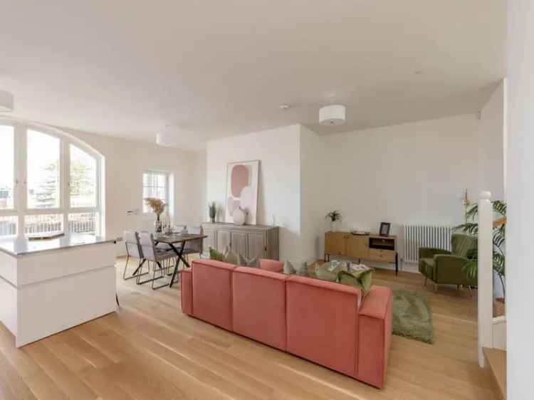 3 Bedroom Flat for Sale in Central Scotland