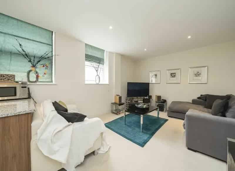 Stylish One Bedroom Apartment in Bromyard House East Acton