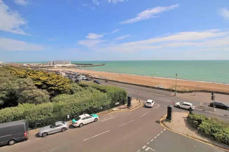 2 Bedroom Seafront Apartment Brighton - Grade I Listed Building