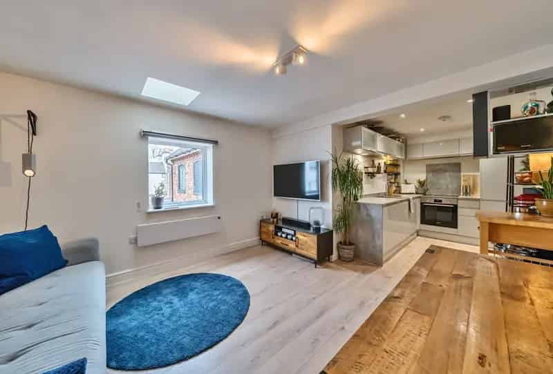 2 Bedroom Flat for Sale Town Centre Living