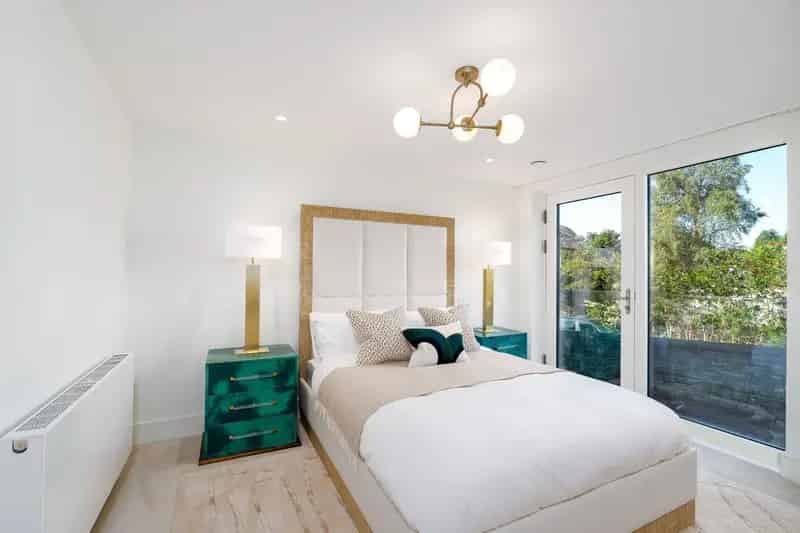 3-Bed Apartment with Terrace in Barnton, Edinburgh