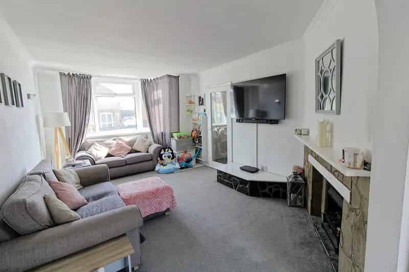 3 Bedroom Semi Detached House to Rent