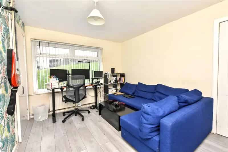 Four Bedroom End Town House - Ideal Family Home