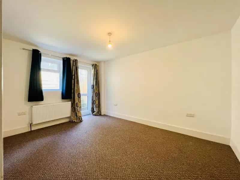 4 Bedroom Detached House For Sale in Chatham
