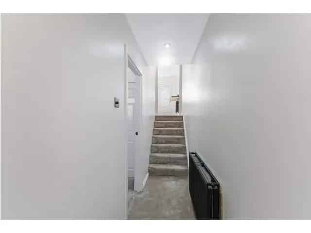 2 Bedroom Mid Terrace House For Sale