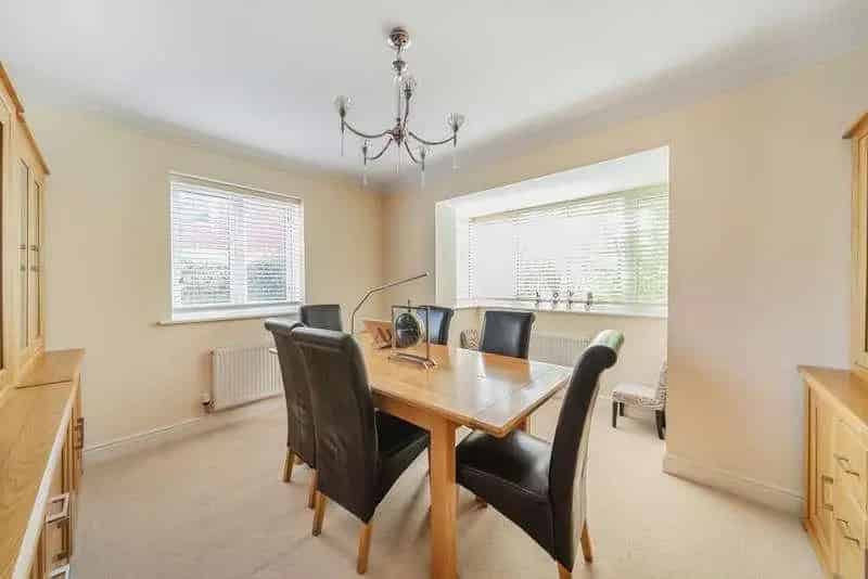 5 Bed House For Sale 2555 Sq Ft Family Home