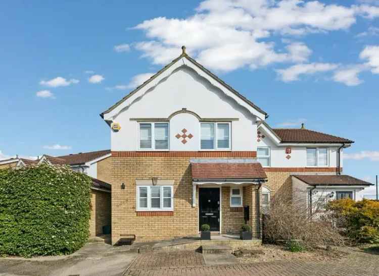 Four Bedroom House in Hadleigh Close Near Wimbledon Chase Station