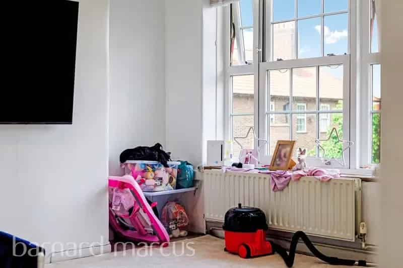 One Bedroom Flat Near Old Kent Road - No Onward Chain