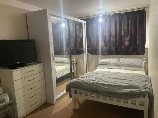 Flat For Rent in Vale of White Horse, England