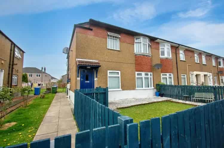 3 Bedroom Apartment for Sale in Cardonald Glasgow