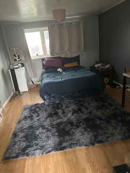 Flat For Rent in Reading, England