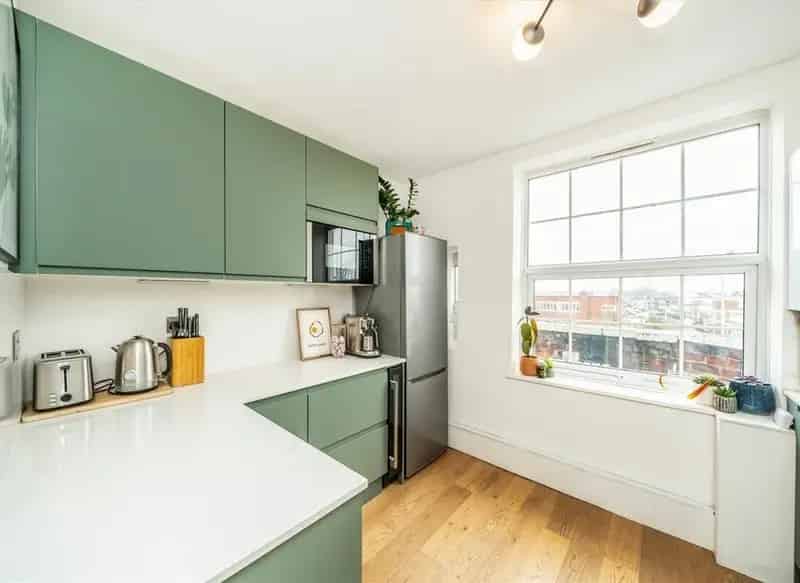 Large 3-Bedroom Apartment Near Merton Abbey Mills