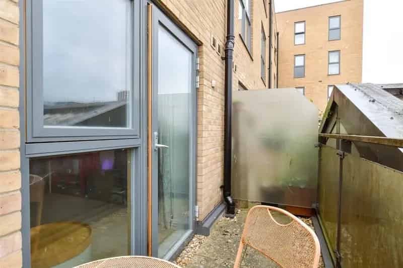 2 Bedroom Apartment for Sale near Brighton Station