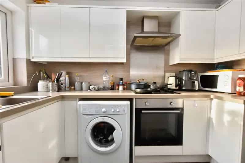 Flat For Sale , Leeds, England