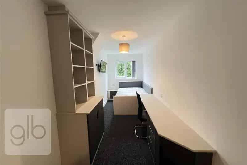 5 Bedroom Terraced House To Rent