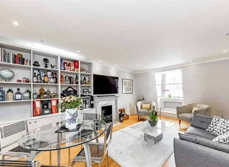 Spacious South Kensington Penthouse Apartment with Roof Terrace