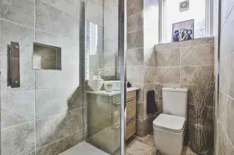 4 Bedroom 231m² Furnished Aberdeen Apartment with Private Garden