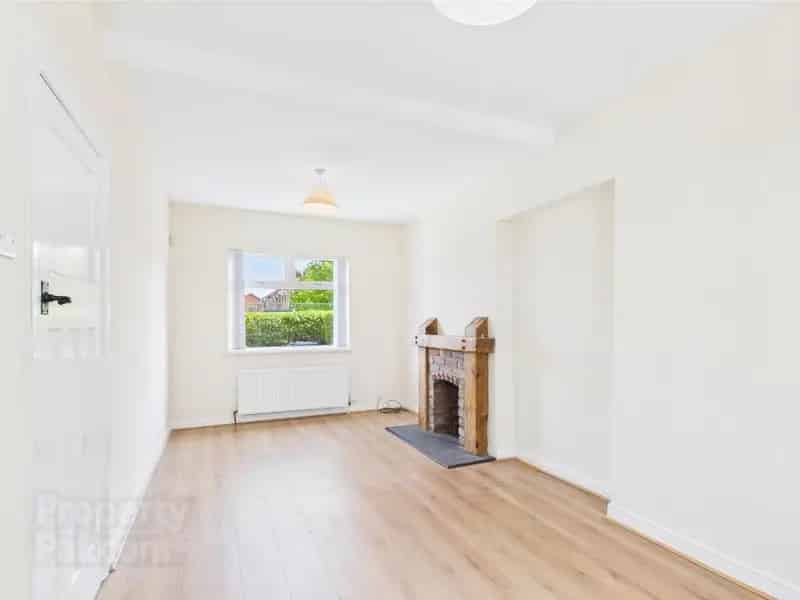 Spacious 2 Bed End Terrace House Near Belfast City Centre