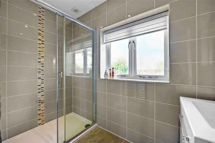 4 Bed House for Sale - Spacious Family Home with Large Garden