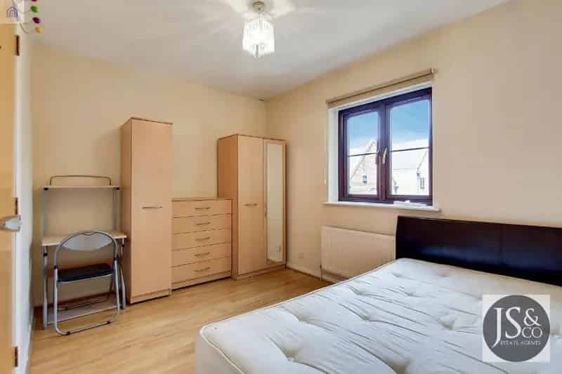 4 Bedroom House to Rent in Canada Water